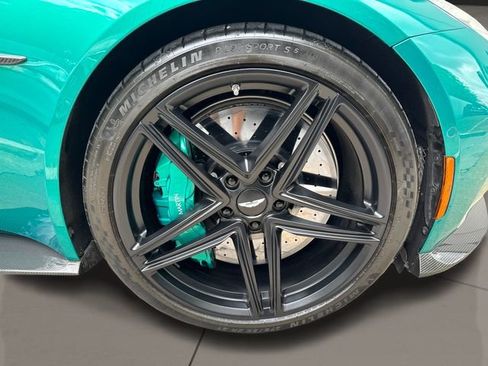 Used 2025 Aston Martin V8 Vantage Coupe image 4