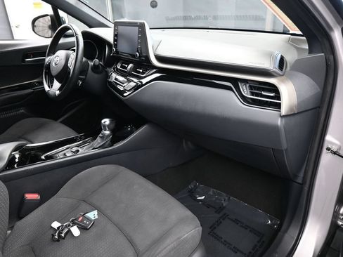 Used 2019 Toyota C-HR XLE FWD image 43