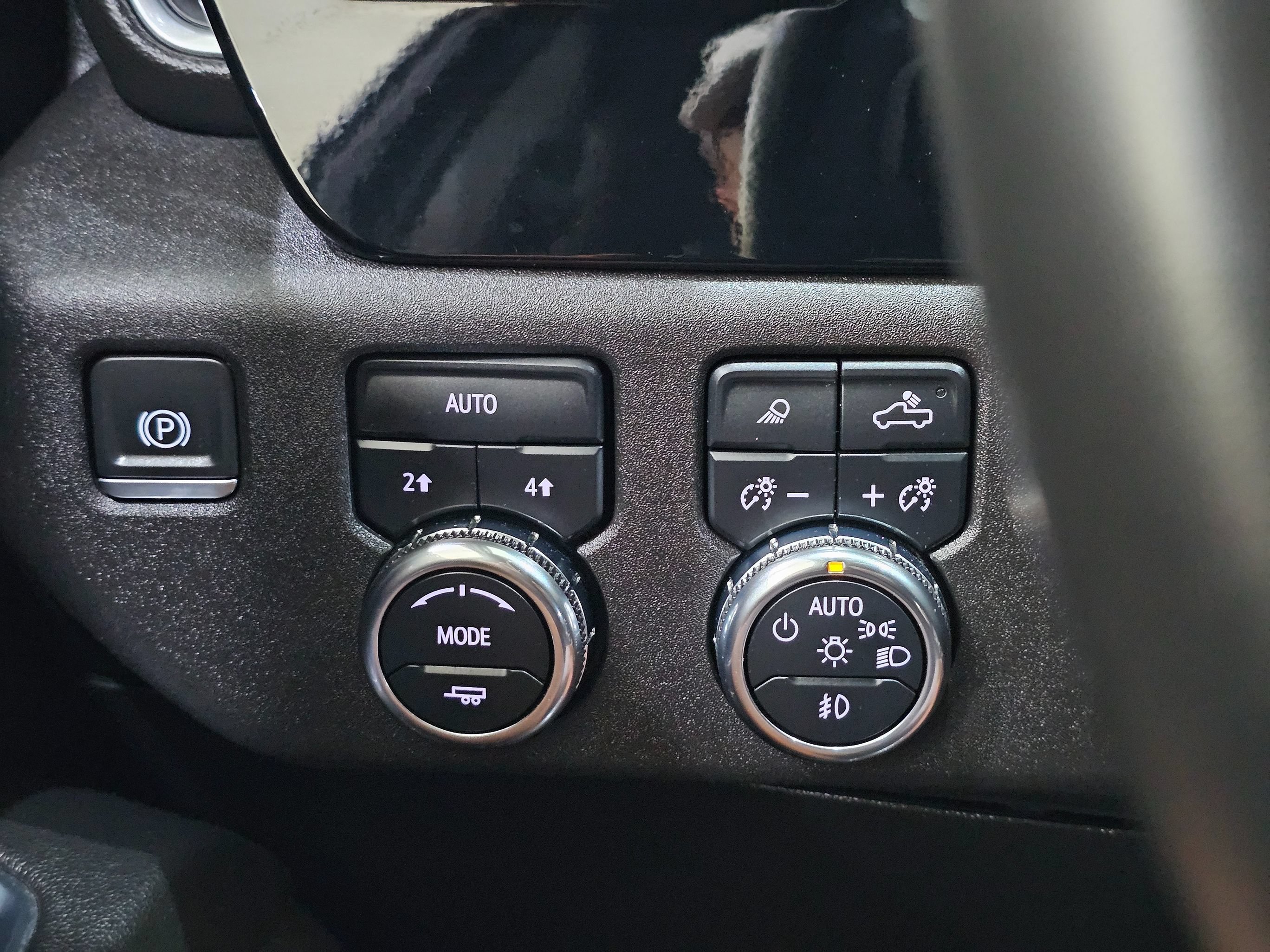 Used 2024 GMC Sierra 1500 SLT AWD/4WD image 38