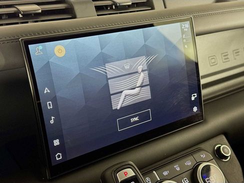 Used 2025 Land Rover Defender 110 S image 18