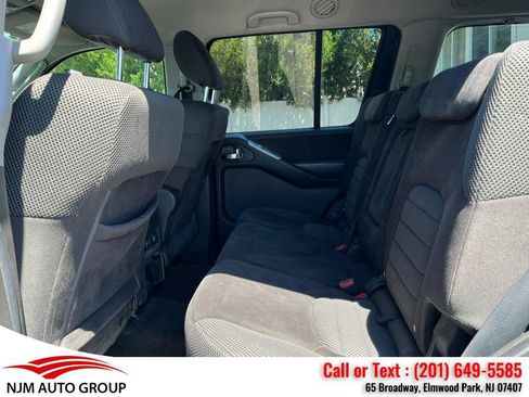 Used 2010 Nissan Pathfinder SE AWD/4WD image 30