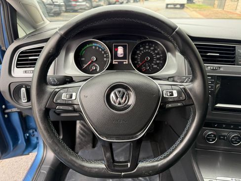 Used 2015 Volkswagen e-Golf SEL Premium image 43