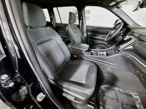 Used 2025 Jeep Grand Cherokee Laredo X AWD/4WD image 30
