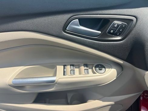 Used 2018 Ford Escape Titanium AWD/4WD image 6