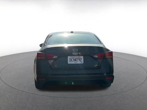 Used 2025 Nissan Altima 2.5 SV FWD image 12