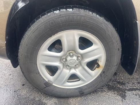 Used 2011 Toyota RAV4 4WD w/ Base L4 Extra Value Pkg image 9