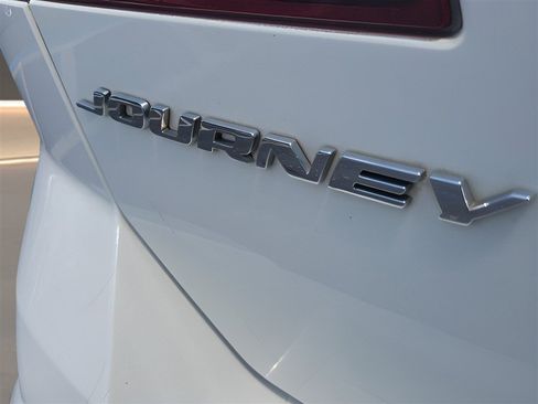 Used 2018 Dodge Journey SE w/ Connectivity Group FWD image 29