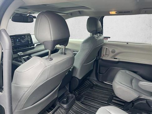 Used 2023 Toyota Sienna XLE image 17
