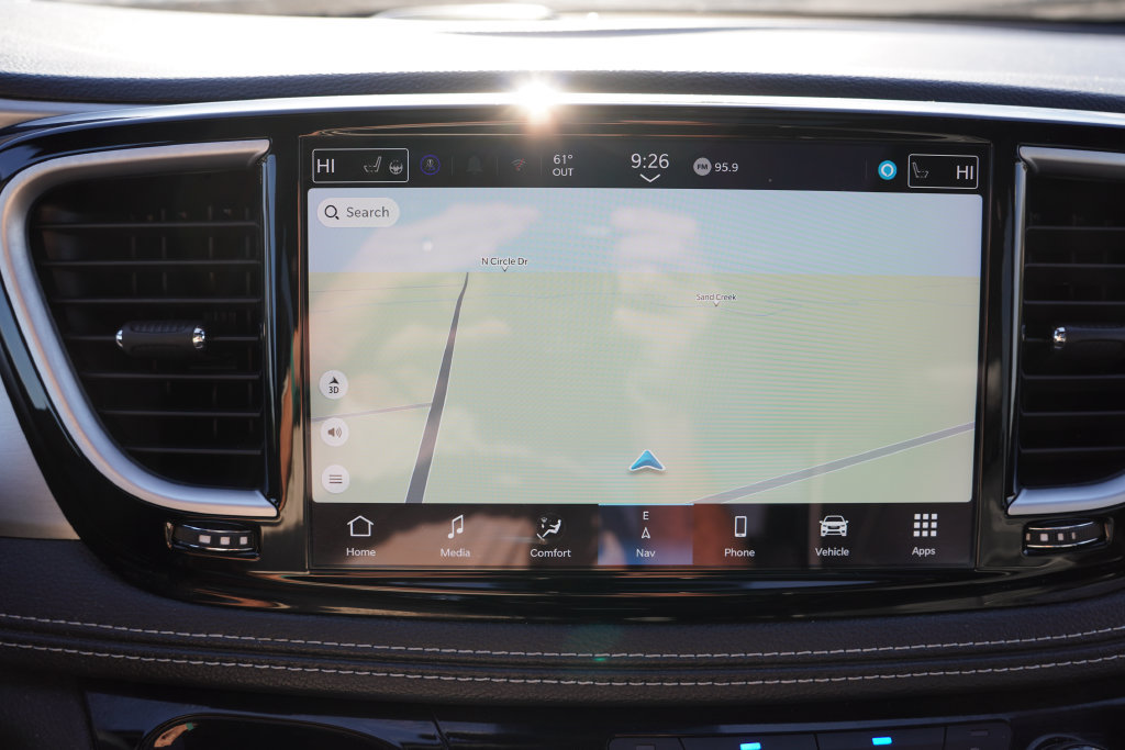 Used 2024 Chrysler Pacifica Premium FWD image 30
