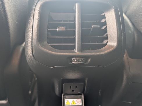 Used 2016 Jeep Cherokee Latitude w/ Safety/Convenience Group image 14