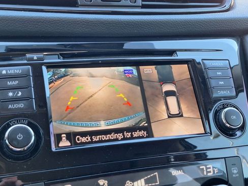 Used 2019 Nissan Rogue SL w/ Premium Package image 22