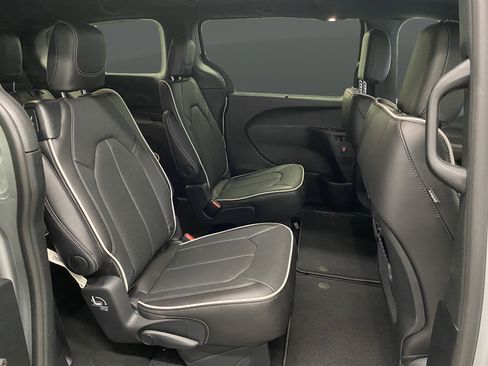 New 2026 Chrysler Pacifica Limited w/ S Appearance Package AWD/4WD image 34