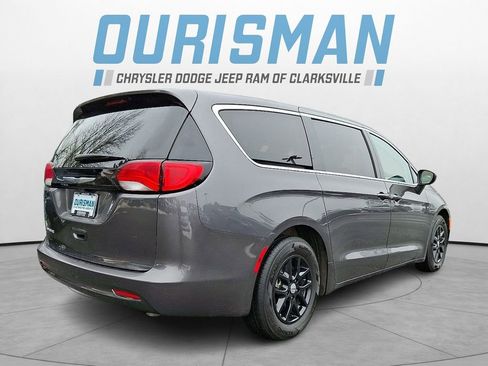 Used 2023 Chrysler Voyager LX image 6