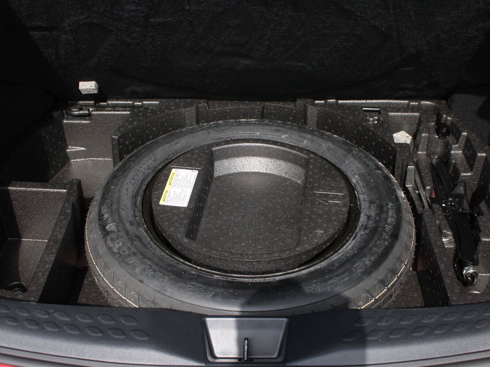 Used 2022 Toyota C-HR XLE FWD image 9