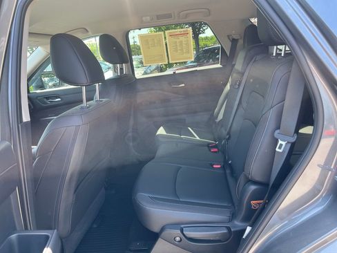 Used 2025 Nissan Pathfinder SL AWD/4WD image 27
