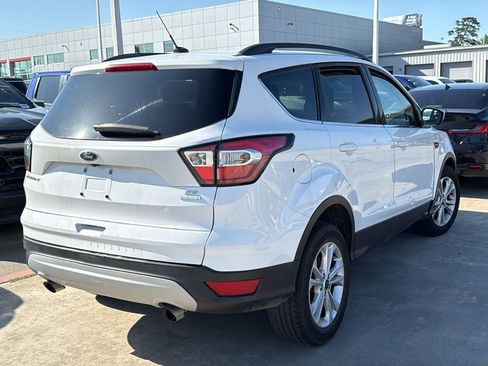 Used 2018 Ford Escape SE FWD image 3