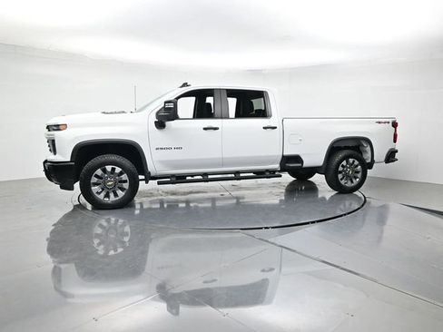 Used 2025 Chevrolet Silverado 2500 Custom AWD/4WD image 6