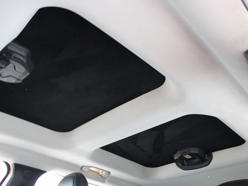 Used 2017 Jeep Renegade Limited image 21