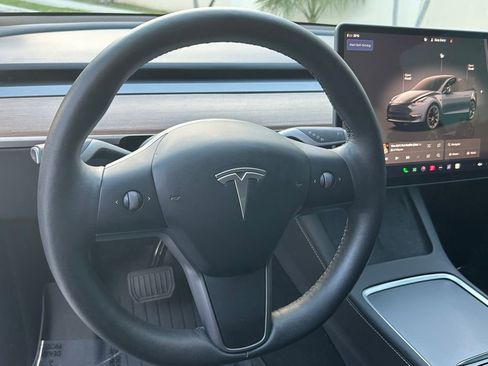 Used 2024 Tesla Model Y Long Range image 19