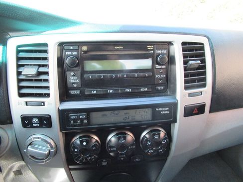 Used 2006 Toyota 4Runner SR5 AWD/4WD image 17