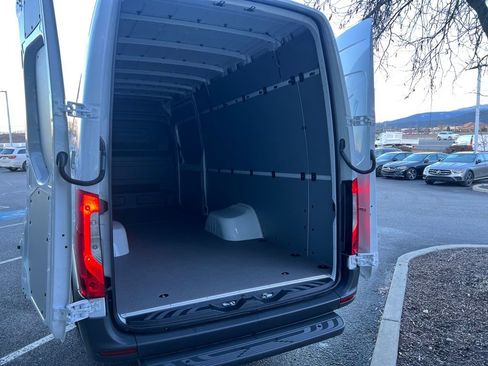 Used 2024 Mercedes-Benz Sprinter 3500 image 15