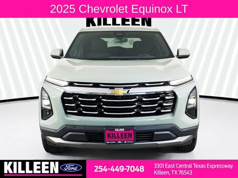 Used 2025 Chevrolet Equinox LT FWD image 2