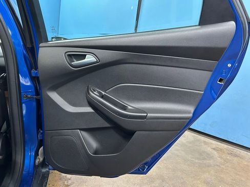 Used 2018 Ford Focus SE w/ SE Appearance Package image 42