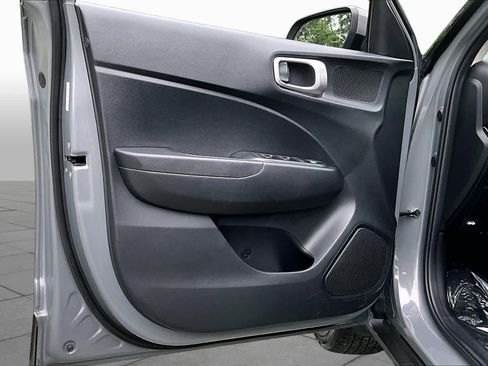 Used 2021 Hyundai Venue SEL w/ Premium Package FWD image 22
