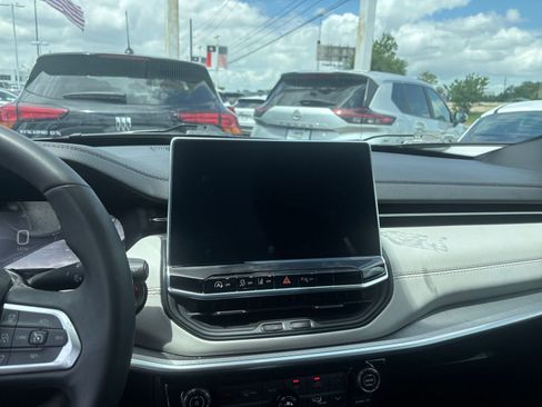 Used 2025 Jeep Compass Limited AWD/4WD image 20