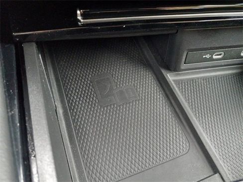 Used 2024 Volkswagen Atlas Cross Sport SE w/ Panoramic Sunroof Package image 22