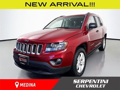 Used 2017 Jeep Compass Sport image 1