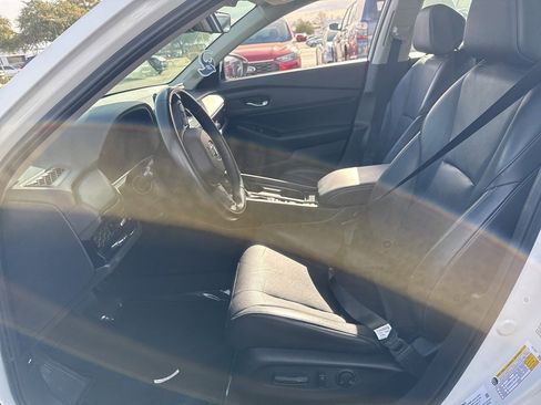 Used 2023 Honda Accord EX-L image 10