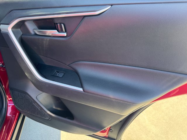 Used 2025 Toyota RAV4 XLE FWD image 9