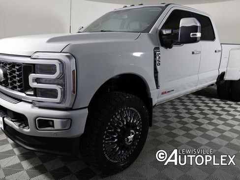 Used 2025 Ford F350 Platinum w/ Platinum Plus Package image 10