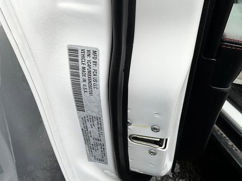 Used 2022 Jeep Cherokee Trailhawk w/ Comfort/Convenience Group AWD/4WD image 36