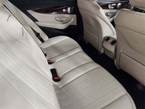 Used 2017 Mercedes-Benz E 400 4MATIC Wagon image 30