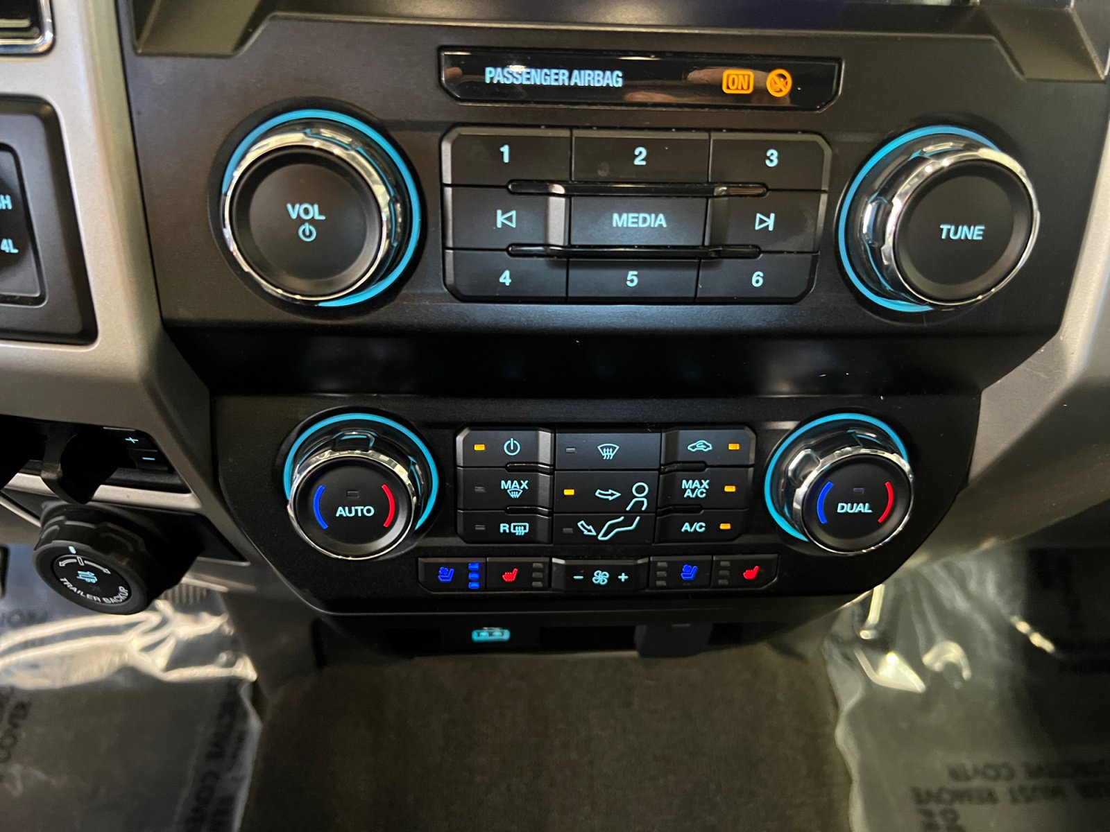 Used 2020 Ford F350 Lariat AWD/4WD image 22