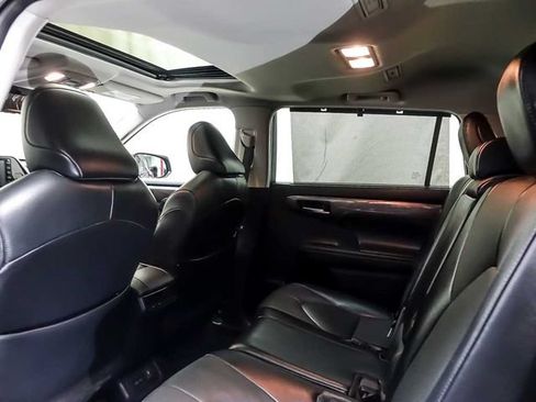Used 2022 Toyota Highlander Limited AWD/4WD image 12