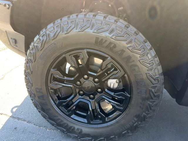 Used 2024 Chevrolet Silverado 1500 ZR2 AWD/4WD image 46