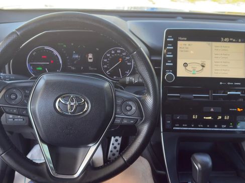 Used 2019 Toyota Avalon XSE image 12