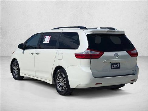 Used 2019 Toyota Sienna XLE Premium FWD image 8