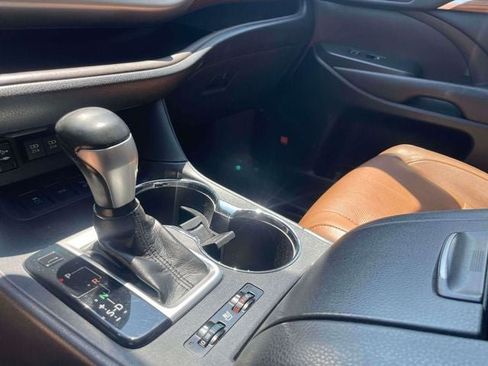 Used 2019 Toyota Highlander Limited w/ Protection Package #3 AWD/4WD image 33