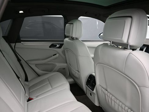 Certified 2018 Porsche Macan S AWD/4WD image 7