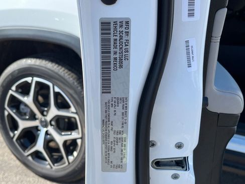 Used 2025 Jeep Compass Limited image 29