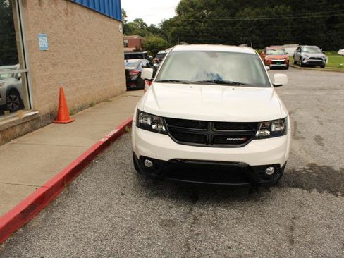 Used 2019 Dodge Journey Crossroad FWD image 2