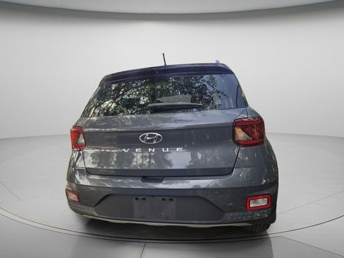 Used 2024 Hyundai Venue Limited FWD image 6