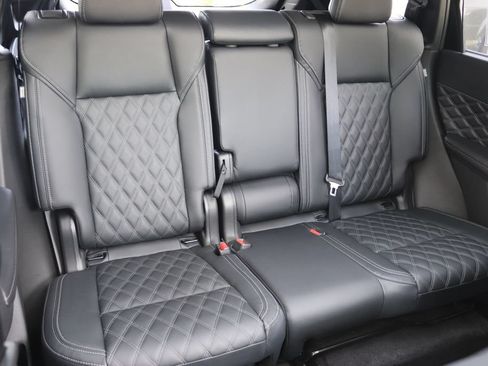 Used 2025 Mitsubishi Outlander 4WD Plug-In Hybrid image 26