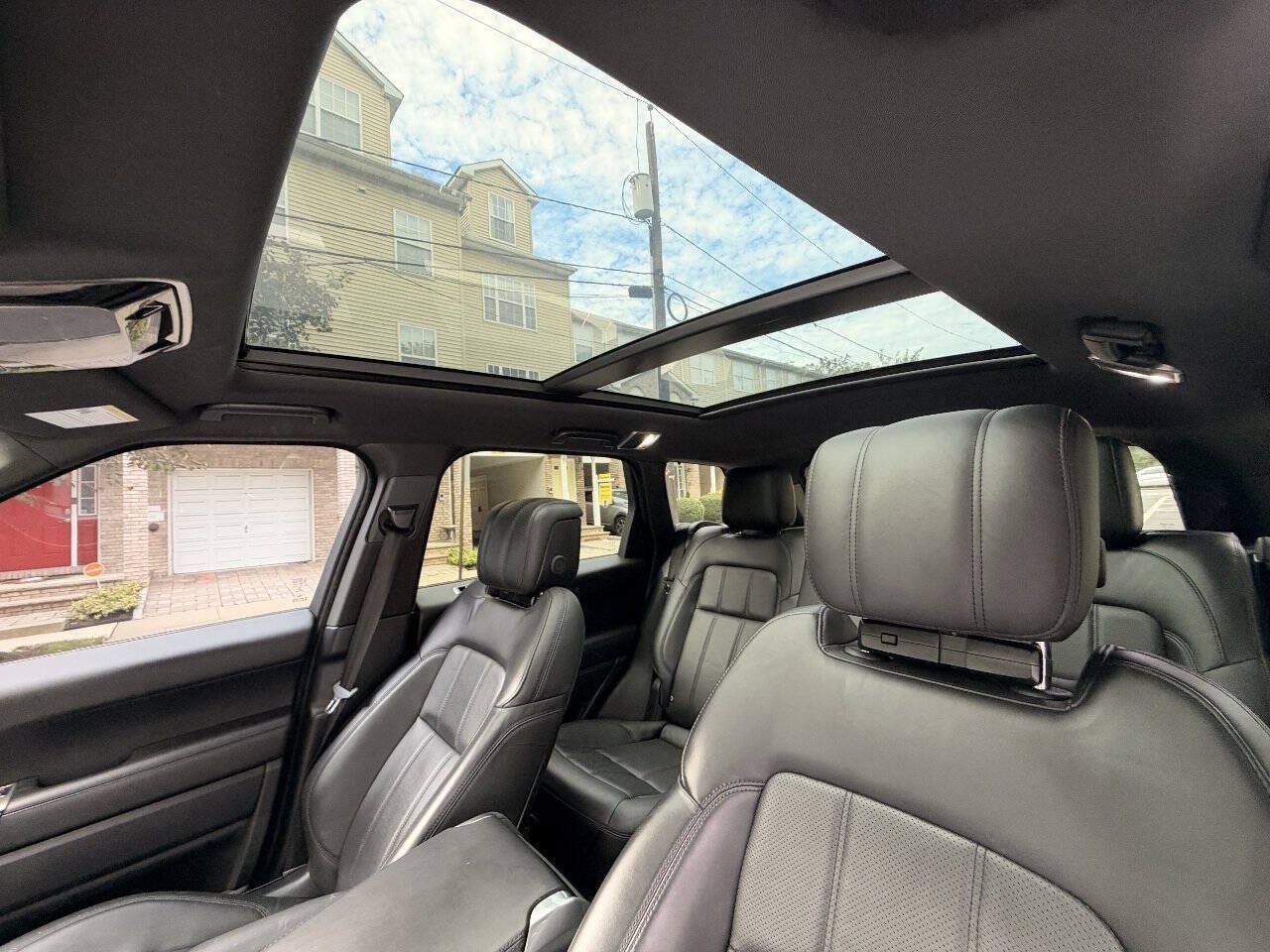 Used 2018 Land Rover Range Rover Sport HSE AWD/4WD image 12