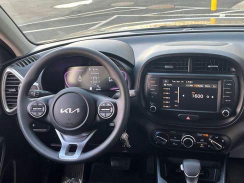 Used 2025 Kia Soul LX w/ LX Technology Package FWD image 34
