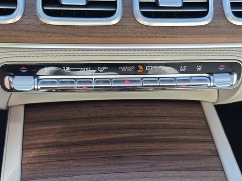 Used 2025 Mercedes-Benz GLE 450e 4MATIC image 29